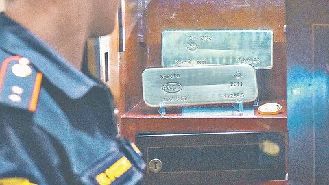 Запас с позолотой
